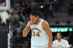 包含哈登赛后谦逊发言登热搜，新疆男篮血战广州队引发热议的词条